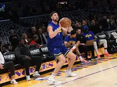 乐动体育-包含勇士关键时刻失误不断，球队憾负对手，社区的话非常.的词条