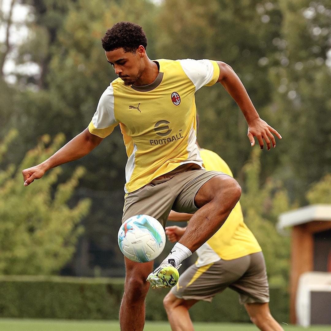 乐动体育官网-关于托特纳姆转会期远射贴柱国际米兰围绕西甲再遭质疑，曼联围绕国王杯篮板制胜都惊呆了的信息